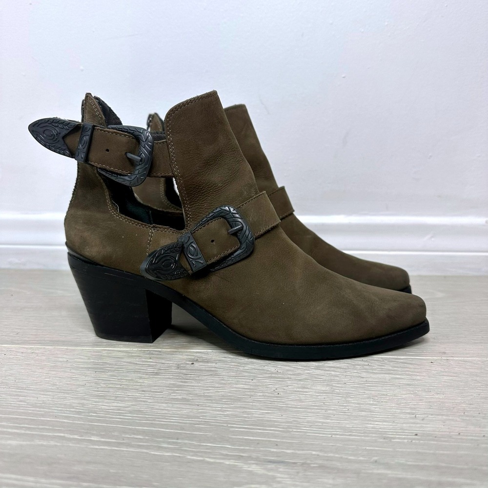 Steve Madden Wolfe Bootie Womens 9 Taupe Suede Western Buckle Cutout Ankle‎ Boot